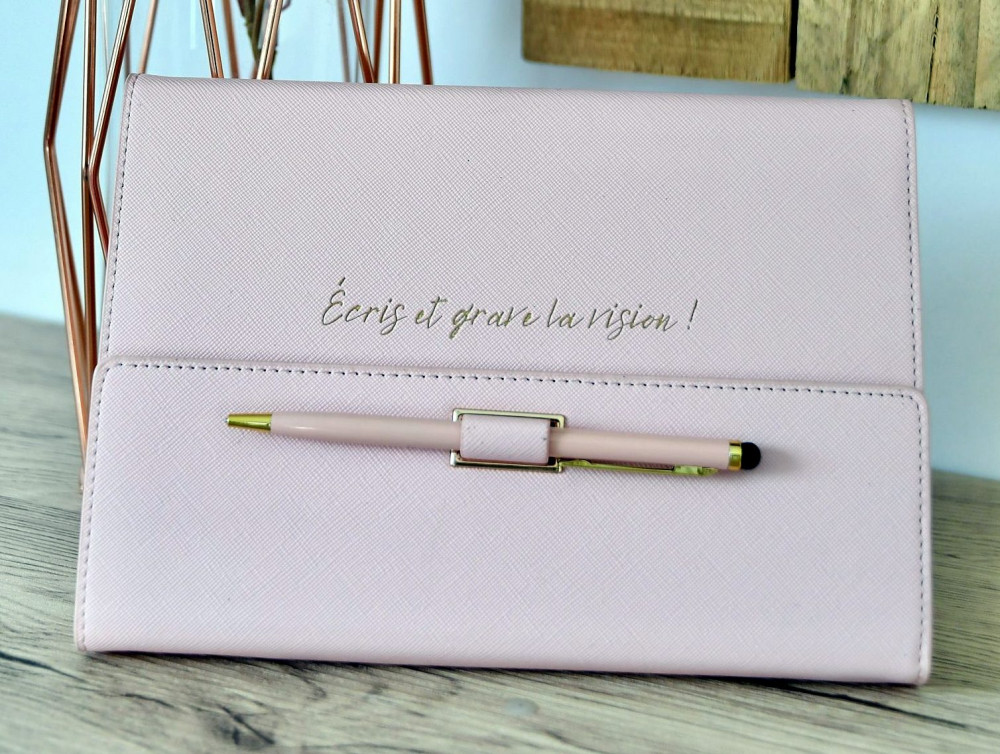Porte carnet de notes en similicuir rose avec stylo assorti